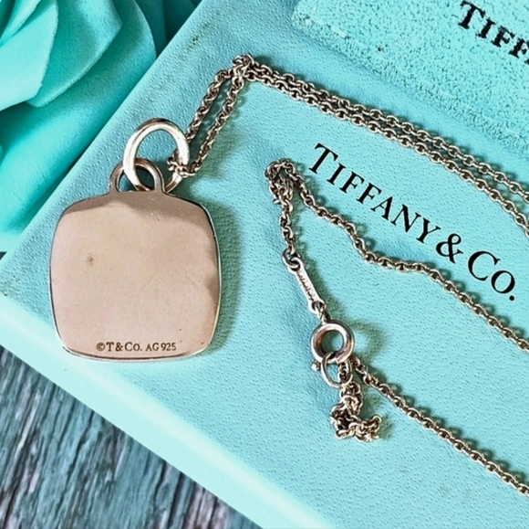 ✨ Tiffany & Co. Cushion Tag Vintage Necklace Sterling 925 Rare Engravable✨ - Picture 3 of 17